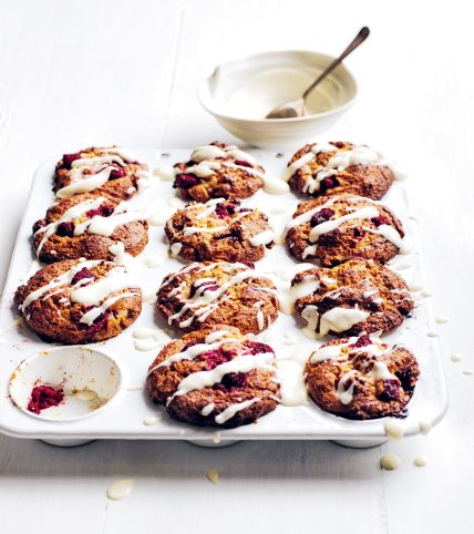 raspberry-yoghurt-muffins-with-yoghurt-drizzle